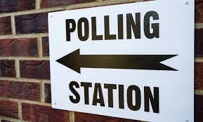 sign saying 'polling station' with arrow